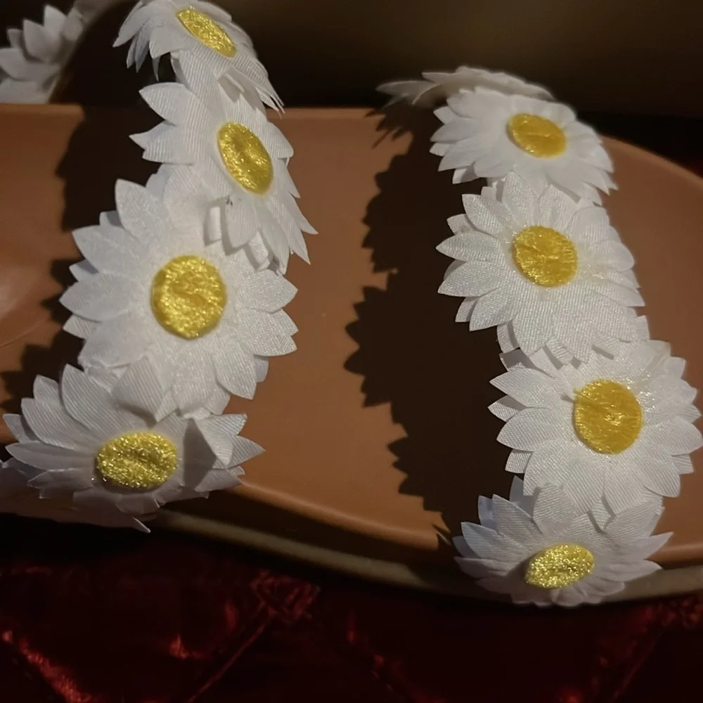 Lucky Brand LK Pallyon Daisy Sandals/ Pool Slides in White NEW Sz 8 - Picture 6 of 12